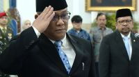 Presiden Prabowo Subianto melantik Ketua Umum Konfederasi Serikat Pekerja Seluruh Indonesia (KSPSI), Mohammad Jumhur Hidayat, sebagai Menteri Lingkungan Hidup (LH), di Istana Negara, Jakarta, pada Senin, 27/4/2026. | YouTube Sekretariat Presiden