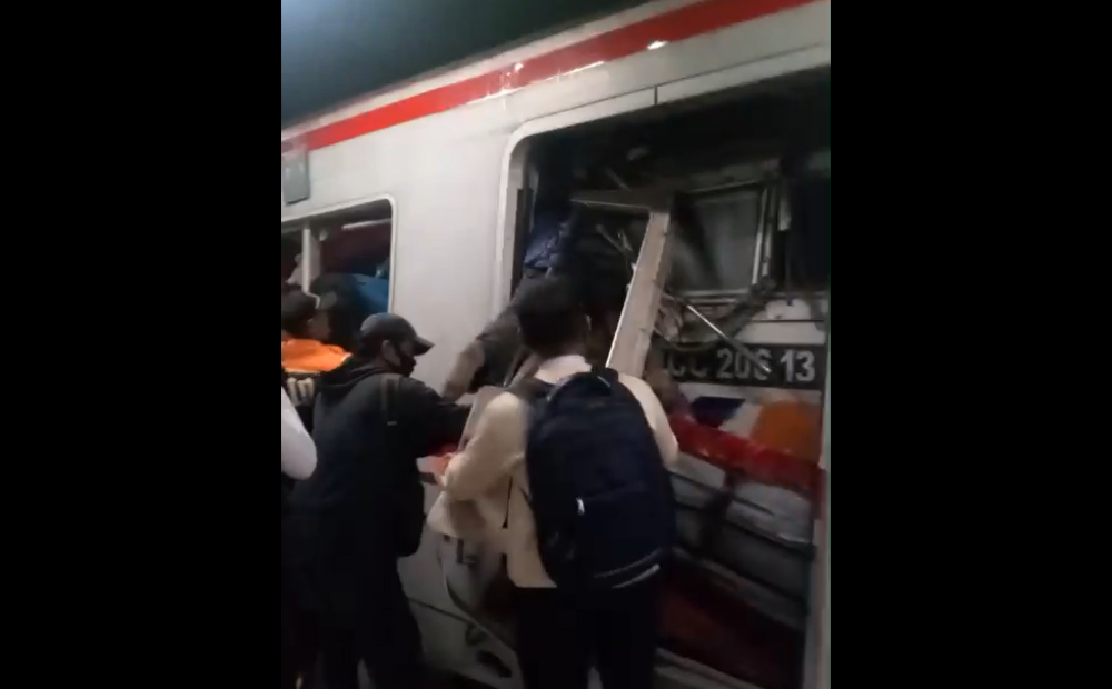 Update Korban Tabrakan Kereta di Bekasi Timur: 14 Orang Tewas, 84 Luka