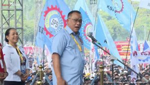 Menteri Lingkungan Hidup sekaligus Ketua KSPSI Mohammad Jumhur Hidayat dalam acara Peringatan Hari Buruh Internasional di Monumen Nasional (Monas), Jakarta, Jumat, 1/5/2026 | YouTube Sekretariat Presiden