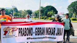 Gerakan Nasional Aktivis 98 menggelar aksi unjuk rasa di kawasan Jalan Medan Merdeka Barat, Jakarta Pusat, Selasa, 12/5/2026 | Muhammad Reza/Forum Keadilan