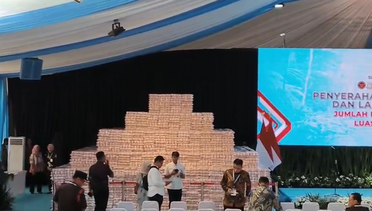 Kejagung Serahkan Uang Rampasan Satgas PKH Rp10,2 Triliun ke Presiden Prabowo