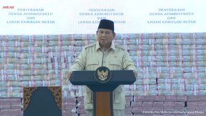 Presiden Prabowo Subianto saat memberikan sambutan usai serah terima uang Rp10 triliun hasil denda kawasan hutan oleh Satgas Penertiban Kawasan Hutan (PKH) di Kompleks Kejaksaan Agung (Kejagung), Rabu, 13/5/2026 | YouTube Sekretariat Presiden