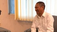 Counsellor dari Embassy of the Democratic Republic of Timor Leste Domingos Savio saat mengunjungi Kantor Forum Keadilan, Senin, 18/5/2026 | Kian Santang/Forum Keadilan