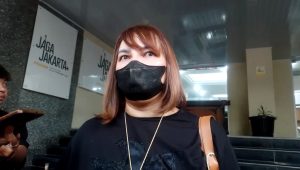 Linda Susanti, saksi dalam perkara tindak pidana pencucian uang (TPPU) yang menjerat mantan Sekretaris Mahkamah Agung Hasbi Hasan di Polda Metro Jaya, Jakarta, Selasa, 19/5/2026 | Muhammad Reza/Forum Keadilan