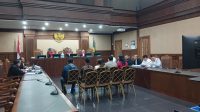Asisten pribadi bos Blueray Cargo John Field, Yohanes Setiawan (kedua dari kiri) saat menjadi saksi di Pengadilan Tipikor Jakarta, Rabu, 20/5/2026 | Syahrul Baihaqi/Forum Keadilan