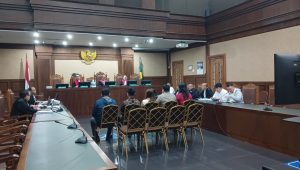 Asisten pribadi bos Blueray Cargo John Field, Yohanes Setiawan (kedua dari kiri) saat menjadi saksi di Pengadilan Tipikor Jakarta, Rabu, 20/5/2026 | Syahrul Baihaqi/Forum Keadilan