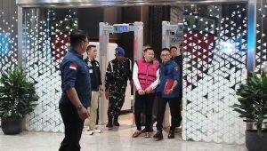 Bos tambang PT Quality Sukses Sejahtera Sudianto saat mengenakan rompi tahanan di Gedung Bundar, Kejaksaan Agung, Kamis, 21/5/2026 | Ist