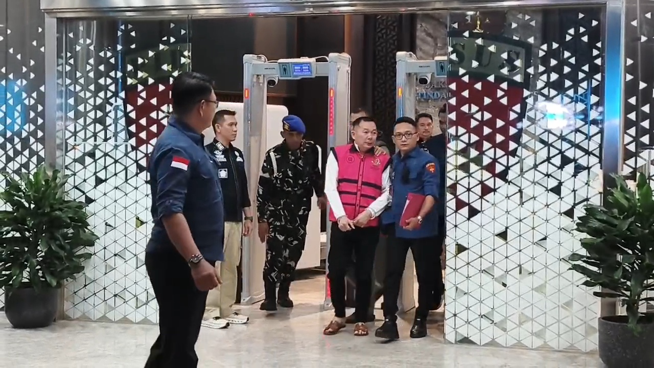 Kejagung Tangkap Bos Tambang Kalbar di Kasus Korupsi Bauksit Ilegal