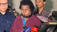 Narasumber film dokumenter Pesta Babi yang juga tokoh perempuan adat asal Merauke Yasinta Moiwend alias Mama Sinta mendatangi Polda Metro Jaya pada Jumat, 29/5/2026 sore | Ist