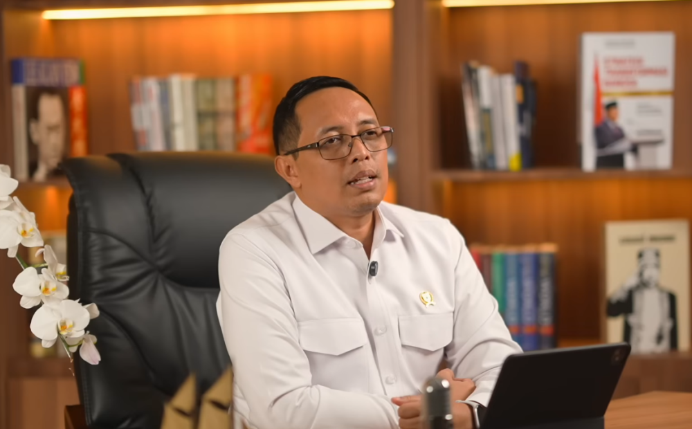 Prabowo Sebut Desa Tidak Pakai Dolar, Hasan Nasbi: Wisdom dari Orang Tua ke Anaknya
