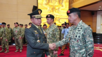 Panglima TNI Jenderal TNI Agus Subiyanto melantik Brigadir Jenderal TNI Muhammad Nas menjadi Kepala Pusat Penerangan (Kapuspen) TNI. | Dok Humas Mabes TNI