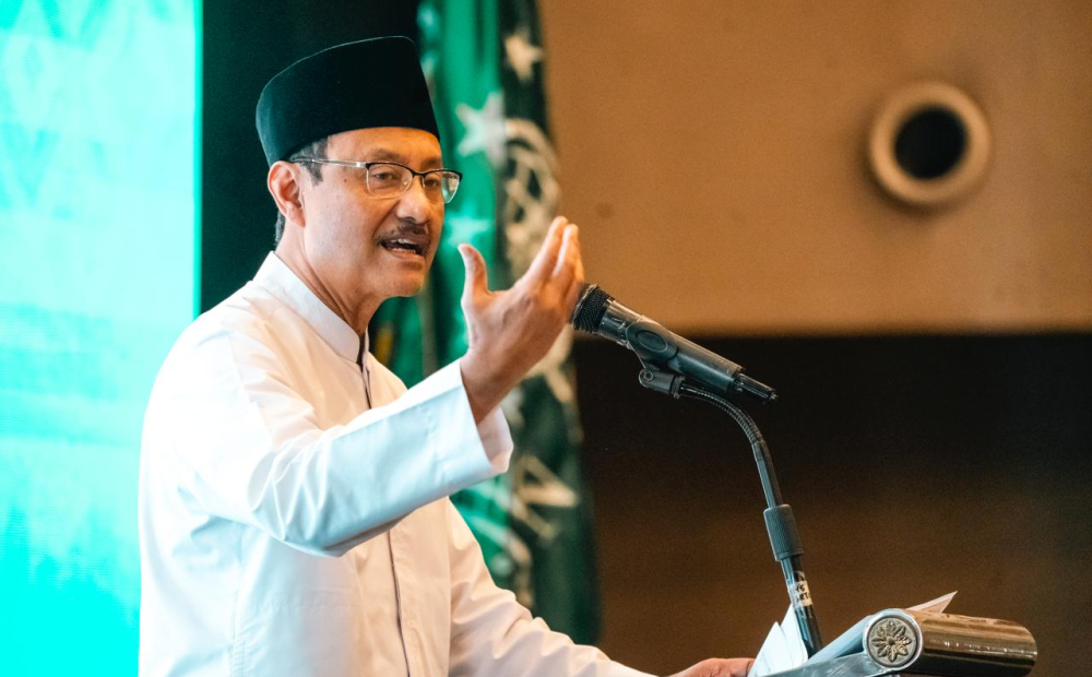 Gus Ipul Buka Suara Soal Isu Pengadaan Mark Up Harga Sepatu Sekolah Rakyat