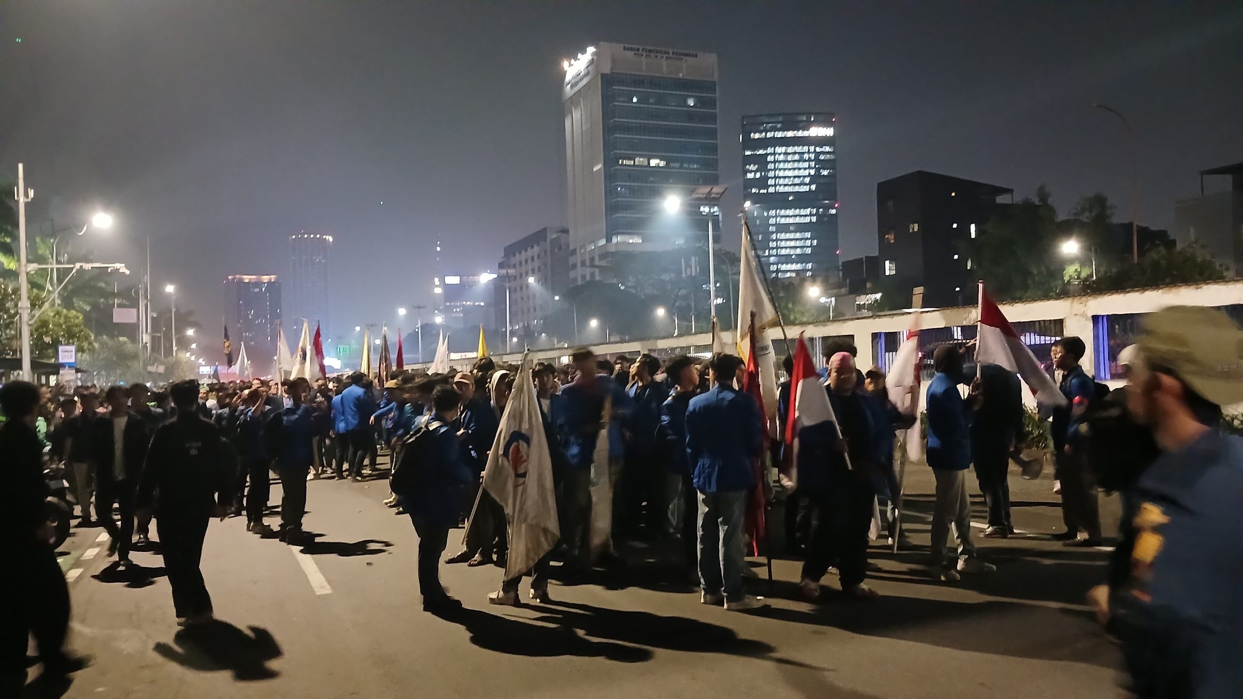 Demo di DPR Selesai, Mahasiswa Bubar Barisan dengan Damai