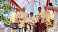 Presiden ke-7 RI Joko Widodo (Jokowi) saat prosesi adat menginjak kepala kerbau di Lampung | Ist