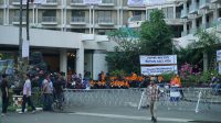 Spanduk Penolakan Eksekusi Lahan Hotel Sultan | Ist
