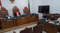 Hakim Tunggal PN Jaksel Suparna saat membacakan amar putusan praperadilan Wakil Koordinator KontraS Andrie Yunus di Jakarta, 2/6/2026 | Syahrul Baihaqi/Forum Keadilan
