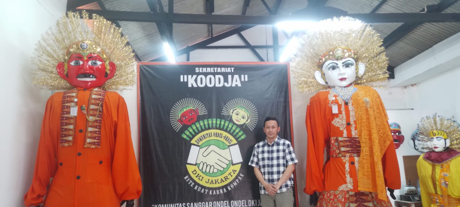 Menjaga Ikon yang Kian Terpinggirkan: Kisah KOODJA Merawat Ondel-Ondel di Tengah Arus Zaman