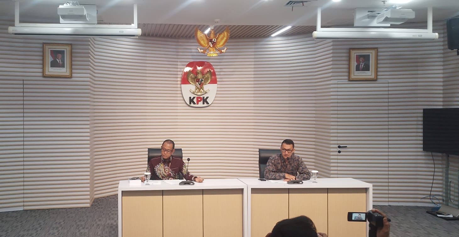KPK Tahan 3 Tersangka Korupsi Pembangunan Gedung Pemkab Lamongan, Negara Rugi Rp35,7 Miliar