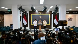 Menteri Sekretaris Negara (Mensesneg) Prasetyo Hadi (tengah) di Kompleks Istana Kepresidenan Jakarta, Selasa, 2/6/2026 | Ist