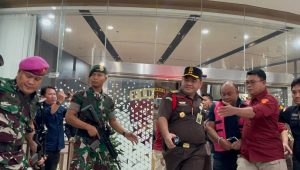 Bekas Kepala Badan Gizi Nasional (BGN) Dadan Hindayana mengenakan rompi pink di Kejagung, Jakarta, Rabu, 3/6/2026 | Ist