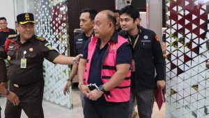 Bekas Kepala Badan Gizi Nasional (BGN) Dadan Hindayana mengenakan rompi pink di Kejagung, Jakarta, Rabu, 3/6/2026 | Ist