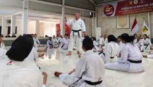 Latihan bersama di Honbu Dojo Institut Karate-do Indonesia (INKAI) sekaligus penghormatan kepada almarhum Jenderal TNI (Purn) Ryamizard Ryacudu, Ketua Umum Pengurus Pusat INKAI periode 2001-2014, di Jalan Urip Sumoharjo Nomor 17, Bali Mester, Jatinegara, Jakarta Timur, Ahad, 7/6/2026 | Dok. PP INKAI