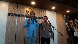 Wamenkum Edward Hiariej bersama dengan Kapolri Listyo Sigit Prabowo, di Kompleks Parlemen, Senayan, Jakarta, Selasa, 9/6/2026 | Novia Suhari/Forum Keadilan