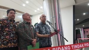 Direktur Penyidikan Jaksa Agung Muda Tindak Pidana Khusus (Jampidsus) Kejagung Syarief Sulaeman Nahdi dan Kepala Pusat Penerangan Hukum (Kapuspenkum) Kejagung Anang Supriatna di Gedung Kejagung, Jumat, 12/6/2026 malam | Ist