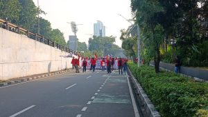 Mahasiswa dari sejumlah kampus mulai berdatangan di kawasan Senayan, Jakarta Selatan, Jumat, 19/6/2026 | Syahrul Baihaqi/Forum Keadilan