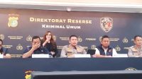 Konferensi pers terkait penangkapan Roy Suryo dan Dokter Tifa dalam kasus tudingan ijazah palsu Presiden ke-7 RI Joko Widodo (Jokowi) di Polda Metro Jaya, Jakarta Selatan, Jumat, 19/6/2026 | Muhammad Reza/Forum Keadilan