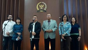 Wakil Ketua DPR RI Sufmi Dasco Ahmad dan Cucun Ahmad Syamsurijal bersama dengan Wakil Direktur Utama GoTo Catherine Hindra Sutjahyo (sebelah kiri Dasco), serta CEO Grab Indonesia Neneng Goenadi (sebelah kanan Cucun) di Kompleks Parlemen, Senayan, Jakarta, Selasa, 23/6/2026 | Novia Suhari/Forum Keadilan