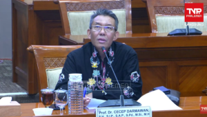 Guru Besar Ilmu Politik Universitas Pendidikan Indonesia (UPI) Cecep Darmawan dalam RDPU bersama Komisi III, di Kompleks Parlemen, Senayan, Jakarta, Jumat, 5/6/2026 | YouTube TVR Parlemen