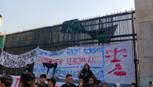 Mahasiswa dari sejumlah universitas berunjuk rasa di depan Gedung DPR RI, Senayan, Jakarta, Jumat, 19/6/2026 | Syahrul Baihaqi/Forum Keadilan