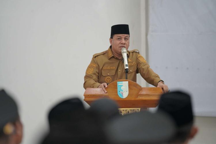 Bupati Kuansing dan Sekda Serahkan Diri ke KPK, Langsung Diperiksa Penyidik