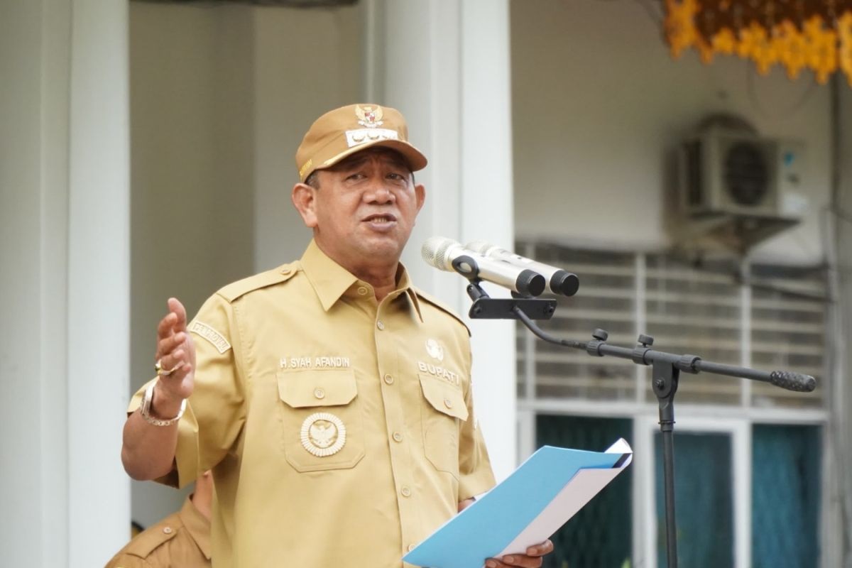 Bupati Langkat Syah Afandin Tiba di Gedung KPK Usai OTT