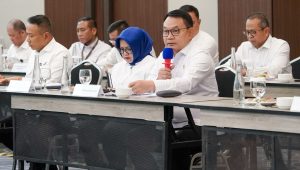 Kepala Kantor Staf Presiden (KSP) Jenderal TNI (Purn.) Prof. Dr. Dudung Abdurachman memimpin rapat koordinasi sekaligus meninjau penyelesaian hambatan perizinan proyek-proyek hulu minyak dan gas bumi (migas) di Bojonegoro, Jawa Timur, Selasa, 7/7/2026 | Instagram @kantorstafpresidenri