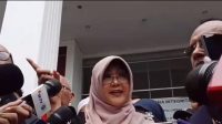 Tifauzia Tyassuma alias Dokter Tifa usai sidang perdana di Pengadilan Negeri Jakarta Timur(PN Jaktim), Kamis, 2/7/2026 | Muhammad Reza/Forum Keadilan