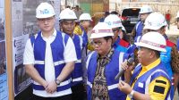 Gubernur DKI Jakarta Pramono Anung bersama Anggota DPRD DKI Jakarta Hardiyanto Kenneth meninjau langsung progres pembangunan Flyover Latumenten tersebut, pada Kamis, 2/7/2026 | Ist