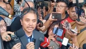 Roy Suryo usai sidang praperadilan di Pengadilan Negeri Jakarta Selatan (PN Jaksel), Selasa, 7/7/2026 | Syahrul Baihaqi/Forum Keadilan