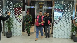 Tersangka kasus dugaan korupsi tata kelola pertambangan mineral non-logam Iwan Setiawan (IS) selaku perwakilan PT Putraprima Mineral Mandiri (PMM) | Ist