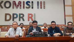 Ketua Komisi III DPR RI Habiburokhman (tengah) di Kompleks Parlemen, Senayan, Jakarta, Kamis, 9/7/2026 | Novia Suhari/Forum Keadilan