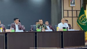 Kepala Kortas Tipikor Polri Totok Suharyanto (paling kanan) dalam konferensi pers di Gedung Kejagung, Sabtu, 11/7/2026 | Ist
