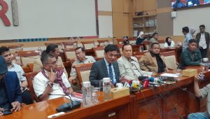 Ketua Komisi III DPR RI Habiburokhman (jas abu) di Kompleks Parlemen, Senayan, Jakarta, Senin, 13/7/2026 | Novia Suhari/Forum Keadilan