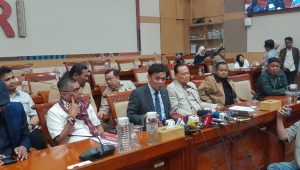 Ketua Komisi III DPR RI Habiburokhman (jas abu) di Kompleks Parlemen, Senayan, Jakarta, Senin, 13/7/2026 | Novia Suhari/Forum Keadilan