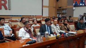 Ketua Komisi III DPR RI Habiburokhman (jas abu) di Kompleks Parlemen, Senayan, Jakarta, Senin, 13/7/2026 | Novia Suhari/Forum Keadilan