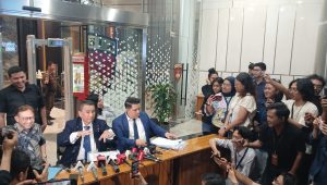 Hotman Paris di Gedung Bundar Kejagung, Jumat, 17/7/2026 | Syahrul Baihari/Forum Keadilan