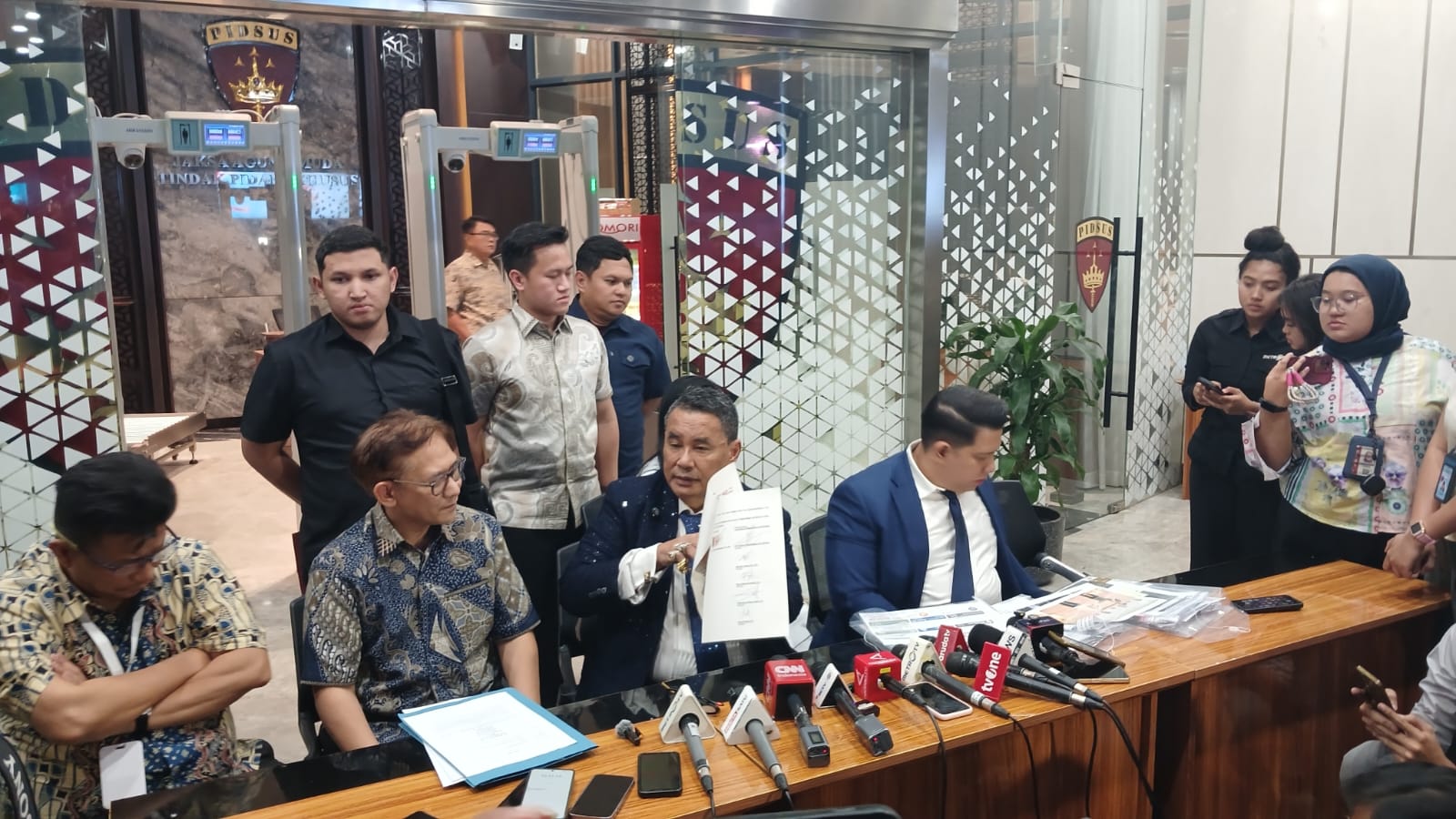 Hotman Bantah Eks Jampidsus Febrie Terima Uang Rp50M dari Tan Kian di Kasus Asabri
