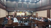 Eks Direktur LPEI Basuki Setyaji (kiri) saat bersaksi di Pengadilan Tipikor Jakarta, Rabu, 22/7/2026 | Syahrul Baihaqi/Forum Keadilan