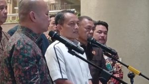 Jaksa Agung Muda bidang Pengawasan (Jamwas) sekaligus Ketua Koordinator Tim 9 Rudi Margono dalam konferensi pers di Gedung Utama Kejagung, Jumat, 24/7/2026, malam | Syahrul Baihaqi/Forum Keadilan