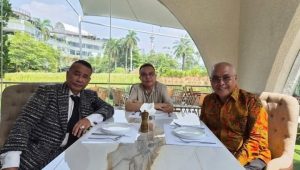 Wakil Ketua DPR Sufmi Dasco Ahmad bersama pengacara Hotman Paris Hutapea dan Ketua Umum PWI Akhmad Munir | Instagram @sufmi_dasco